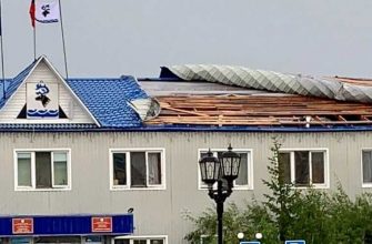 ЯНАО ураган сорвал крышу администрации фото видео