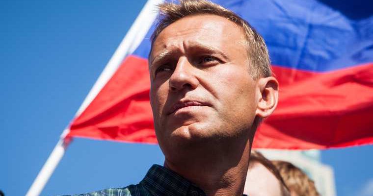 Стали известны подробности о покинувшей рф спутнице навального