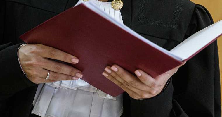 суд екатеринбург решит судьба детей забрали беспорядок квартира