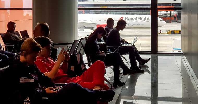 задерживают рейс Уральские авиалинии Москва Екатеринбург почему