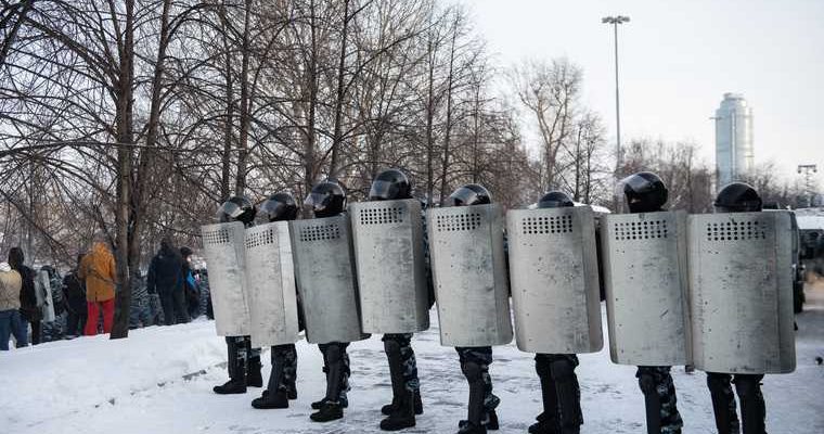Митинги Екатеринбург Москва девушка пропажа полиция поиски
