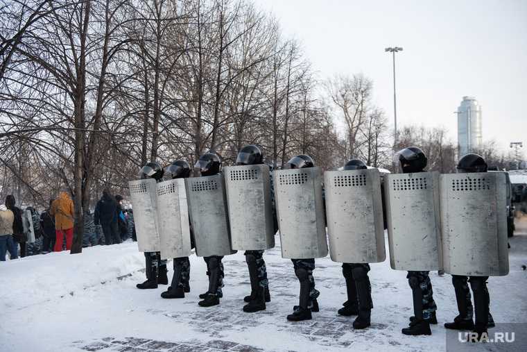 Митинги Екатеринбург Москва девушка пропажа полиция поиски