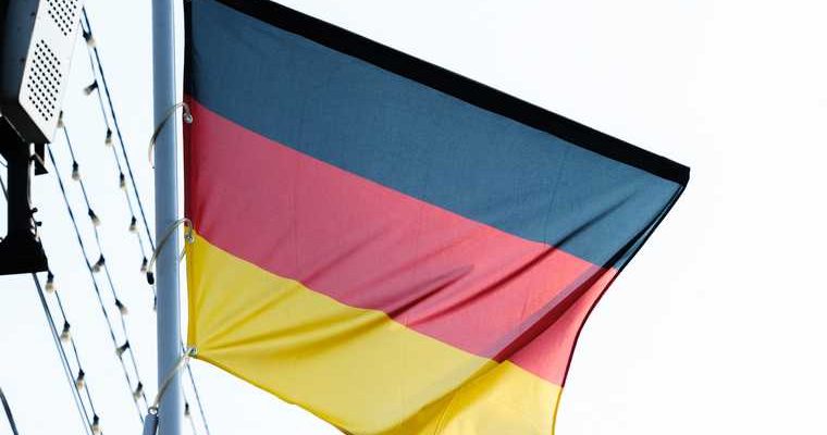 фейк от Лебедева