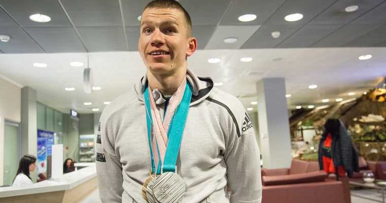 лыжник Александр Большунов