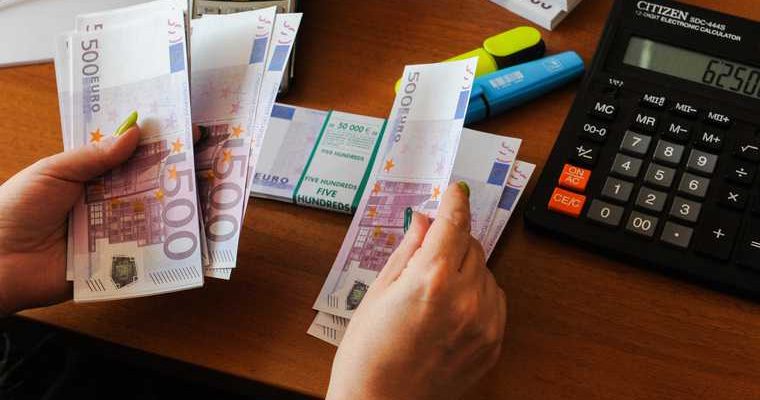 менять ли евро на рубли