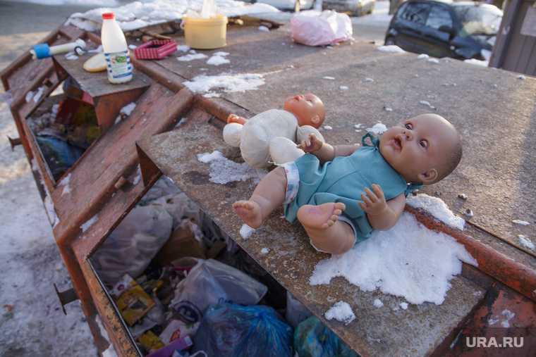 выбросил младенца в окно Байкалово Свердловская область
