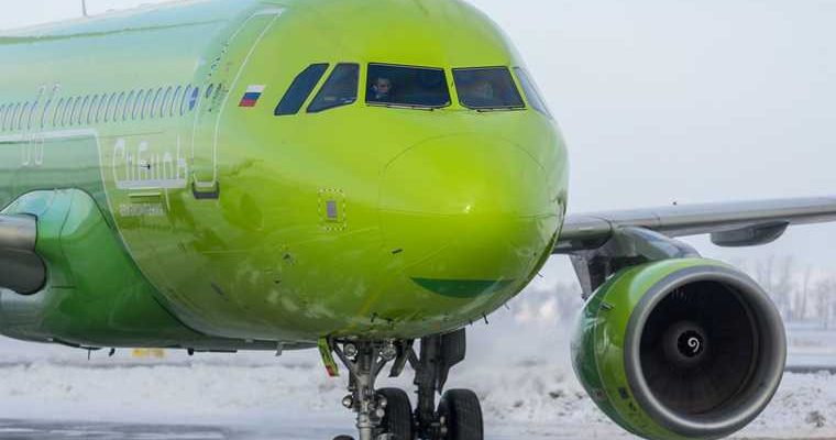 Челябинск аэропорт рейс Москва 24 марта Россия Суперджет шасси поломка отмена рейса