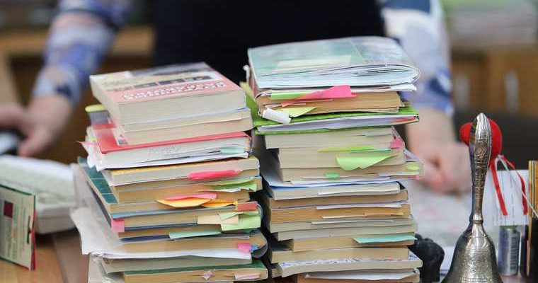 новости хмао домашнее задание гора учебников родители бесятся зляться ругаются на администрацию школы слишком много задают дети не справляются нарушают права