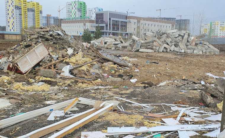 В Перми после сноса ядовитых домов осталась стихийная свалка. Фото