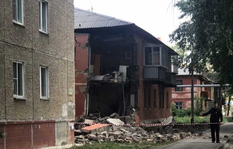 Челябинск Ленинский район двухэтажный дом стена рухнула фото видео