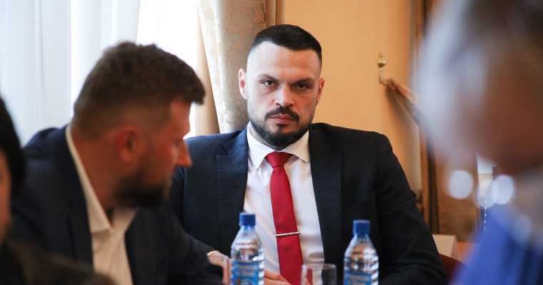 Роман Медведев