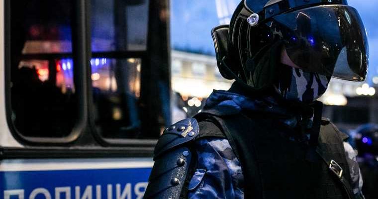 Полиция спецоперация ресторан Wooden Сургут ХМАО алкоголь ОМОН